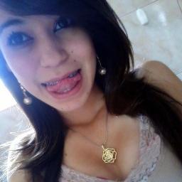 - Caroline Santos, 18 anos, namorada do @Felipevinii *o*