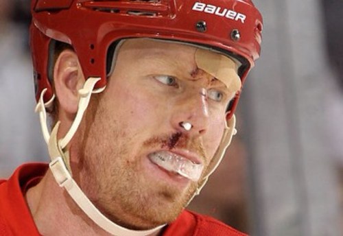 I snipe, celly, dangle, and fuck you up. Start shit, get shit on. Twitter best friend: @sassy_rocket :)