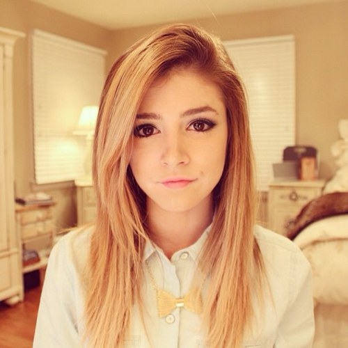 I am the most adorable eyes in the whole universe owned by the best girl! Send me bikini shots of chrissy! @ChrissyCostanza follows!