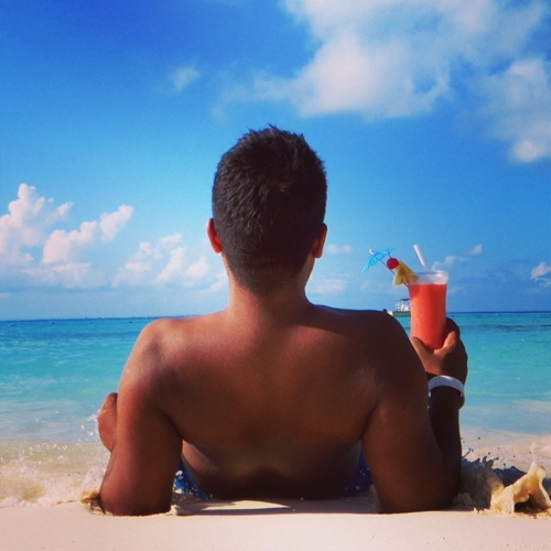 Anas84Com's profile picture. لاتتسلق الجبال ليراك العالم ، تسلقها أنت لترى العالم عاشق للفضاء والبيتزا والنتفلكس