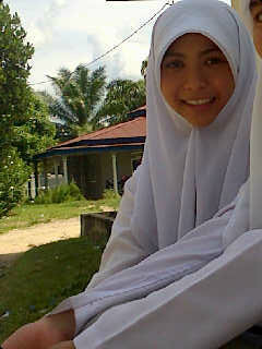 ♥Heny Anizar (˘⌣˘)ε˘`)