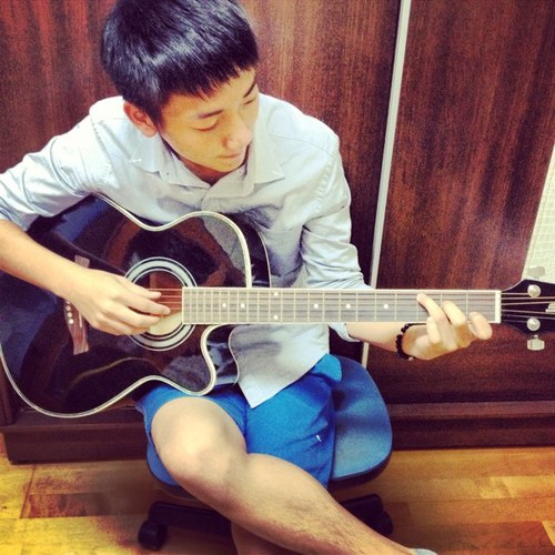 15 years old in TAIWAN 
 I'M A BELIEBER JUSTIN BIEBER PLEASE COME TO TAIWAN AGAIN.
