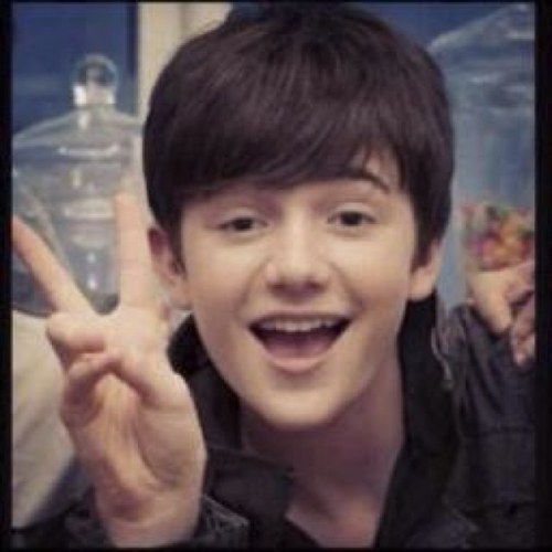 Waiting for @greysonchance to follow me (: he is my everything ❤ (; #ENCHANCER :D also a Directioner (: