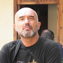 Cuiner sense títol, teòleg sense fe, filòsof sense teories, artista, jardiner. Estimo la música, la poesia, la literatura. la natura. Escriptor contes.