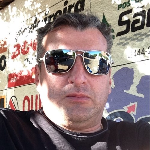 EMPRESARIO TEXTIL E IMOBILIARIO. AMO MINHA SAO BENTO, GOSTO DE VAQUEJADA E POLITICA!! PERSEVERANTE NAQUILO Q REALMENTE DESEJO...