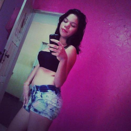 *-* De qe adianta eu falar qem eu sou ,se vs vaai preferir acreditar no qe os outros dizem (y) B.M