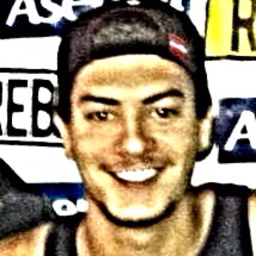 Com ele descobri que tenho o sorriso mais sincero, o sorriso de uma fã ao ver seu ídolo feliz!!! Sc:10/11/12
Arthur me seguiu dia   __/__/__