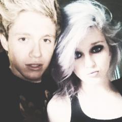 Niall mon ange , je t'aime ♥♥ Taytay meilleur amie ♥ Jesy mon amour ♥
( Signalez pas c'est juste un compte RPG! )