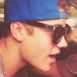 12-10-11 
9-11-13 
Mujer de Justin Bieber.