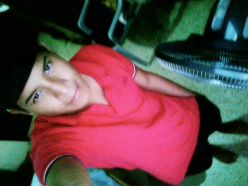 soii un chiko amigable me gusta tener amiwaas..