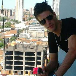 Asistente ejecutivo en Eddye Yzquierdo Producciones y Cantante de In-Pacto en Rec Media Records Futuro Lic. en Contabilidad en la UNG