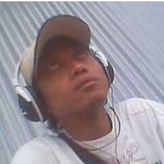 suka musik, main gitar, ngesurf di web.... sama tambah temen, peace and unity.