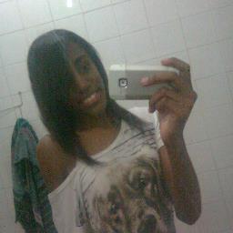 16 anos, touro, não sou tímida, só um pouquinho orgulhosa, gosto de ver a felicidade dos outros, sincera demais, frase ''Insista, persista, mas nunca desista!''