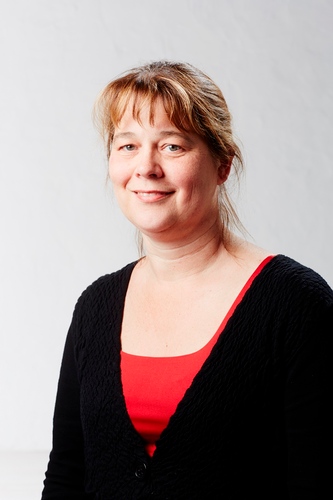 Financieel planner, belastingadviseur, (bord)spelliefhebber : Kolonisten van Catan, moeder en vrouw van voetballers, lezer, kookt graag eten.