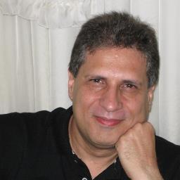 Experto en Software, ávido de la lectura y la cultura general, padre dedicado, Esposo amoroso, amante de la vida y explorador constante de nuevas experiencias.