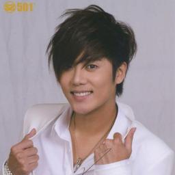 adoro a todos los idolos kpop pero mi favorito siempre sera #kimkyujong