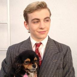 I love the Ross Lynch, and R5!! Loooooooovee!!! ♥
