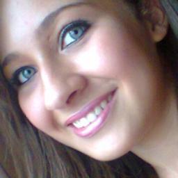 Simpàtica,Brincalhona,Amiga ... Amo escultar musicas..Aquariana 13 Anos Me segue q eu sigo de volta !! (: