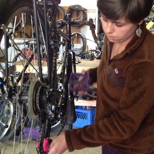 HanMin315's profile picture. I like social theory. And bikes.