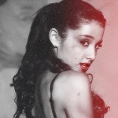 I know you wanna slump on these lumps. @ArianaGrande