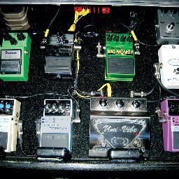 Venimos del desierto 
Magia, Sectas, Riffs, Poder y Rock.