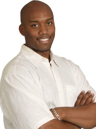 Hasani Pettiford is a relationship expert, TV personality, 2X Best-Selling Author, Relationship Counsel, Conference Speaker and founder of Couples Academy