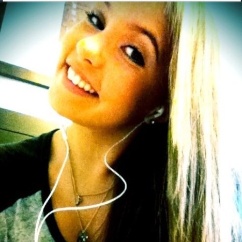 LoveIsPretty_'s profile picture. Adelie. 16. i tweet about love and i always follow back(; DM me for a good time
Picture stolen from @ilexihunter