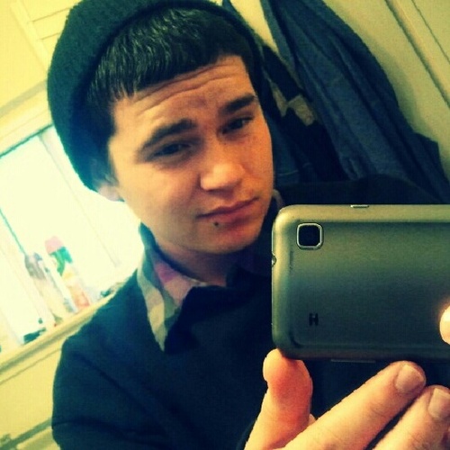 im a great guy (: everyone knows me by boogie, you should follow me and get to kno me more c:
