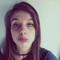 mi piace il calcio, le moto e la formula uno, non sono seria, amo i miei idoli, e sorrido come un idiota; @alessandrocasillo, @J-ax, @ligabue :)