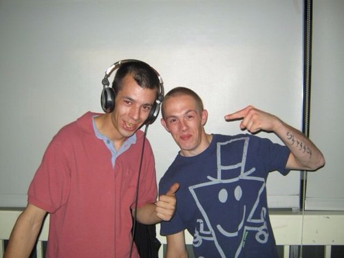 just a nice guy aparrenty ;) like my beats hard with a sick mc on da bars ! rep the uncz famz evry dayyy #Qua