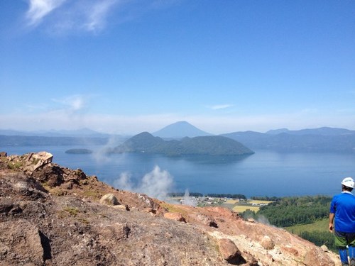 yadokawanami's profile picture. 北海道 洞爺湖の日本百名湯のお湯が自慢の宿ですが、三室のみのキッチンお風呂付きの宿として生まれ変わります。まもなく新しい名前も決まります。ジオパークの見所や四季おりおりの最新ニュースをお届けします。火山マイスターや火山オタクの活動支援中。