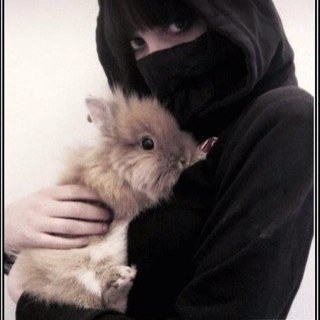 den_exoebnefi's profile picture. Να παραμένουμε σε εμπόλεμη κατάσταση χωρίς να χάνουμε την τρυφερότητά μας.Και ίσως να γίνουμε έκρηξη...-είτε συντρίμμια άξια.