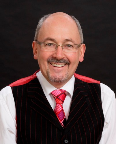Communicator, storyteller, enthusiator, lecturer, husband, father, would be pilot, gadgeteer, bee keeper, traveller, questor.