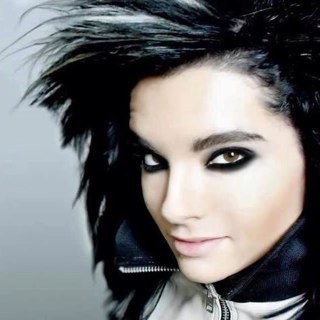 Guapo hermoso y le gusta xbox 360 y soy cantante hahaha