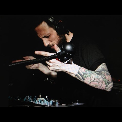 Dj e producer #house #bass #techno booking: wegothands@gmail.com