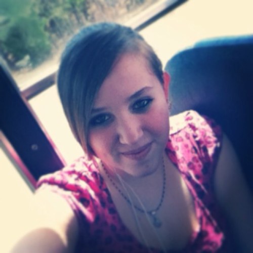 FOLLOW ME!! I will follow back!!! ;) (you know u want to!)