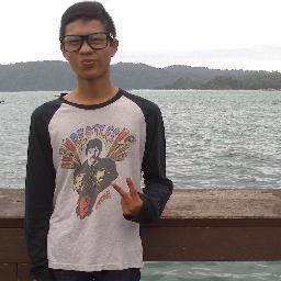 'hye, nama sy alonk ' dluew sy pndaii ktawa skrg tidax suda ;) follow-follow bh sy arkk nnty sy follow anda kmbalii jugak etue, bh etue setjja lh :))