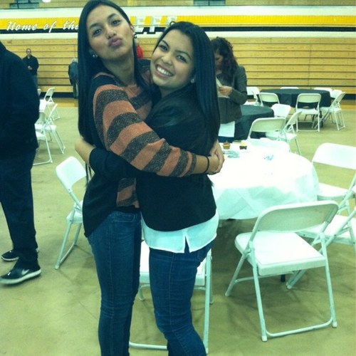 24fuentes_lisa's profile picture. SFHS| junior |varisty volleyball #24 |~16 #FA| Dodgers