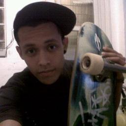 Sou um garoto de 17 anos Simples, Legal Amo mtt' Andar de Skate... http://t.co/AHkEjg0VWu