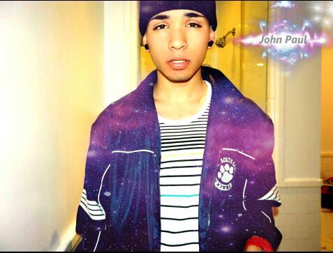 I'm putorican . French . & English #followme I follow back :) I'm a cool person and a singer :) fmoi @john_Paul_17 . ,ummmm that's all XD