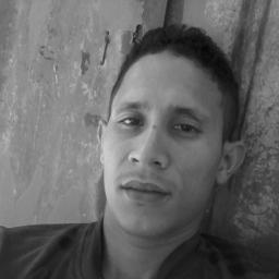 En un pueblo lejano, una madre gime de dolor... el sonido de la lluvia y del reloj; el llanto de un niño, la sonrisa del padre. Un nombre: Luis Fernando García.