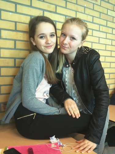 Te mooi om waard te zijn (A) x - follow = follow back (L)