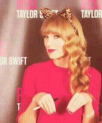 Hi i am carson {Directioner} {swiftie} {selenator}. 1/1 follow me for a follow back ILYSM:D