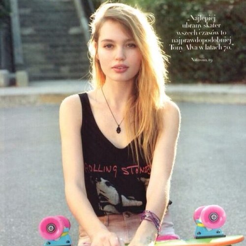 Hey i'm Sophia! I have a twin sister and 3 younger brothers. I love to skateboard! Single ;)