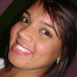 Sorria bonito e deixe os outros quererem descobrir qual é o segredo que faz você rir.