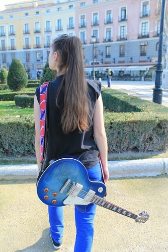 Rock and Roll. Balonmano. Amo en clave de sol. Busca a mi dueño...Te cansarás.