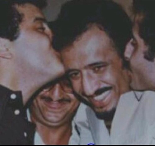 كثير من مستخدمي تويتر يتفاخرون بعدد المتابعين، تذكر أن نوحا عليه السلام دعا قومه ٩٥٠ سنه فلم يتبعه إلا ٨٠ مؤمنا غرد محتسبا ولا تغرد تكاثرا