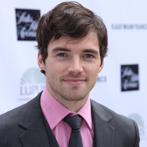 I teach english. Taken by the beautiful @xariaxmont. @HannaM_pllrp is a good friend. Rosewood. RP.