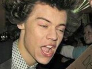 Hiiiiiiiii pals !!! vas happenin' ? Im a troll and i love you !!!! I SHIP PEOPLE SO TWEET ME MAYBE ?!? :D