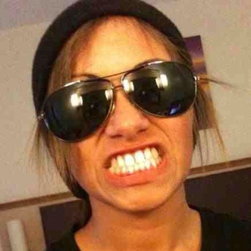 leigh_lavinia's profile picture. 